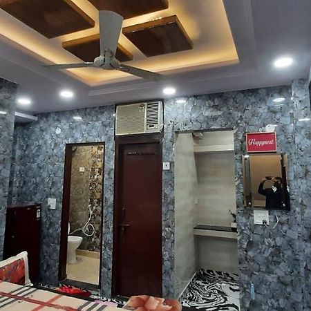 Aggarwal Luxury Room With Private Kitchen Washroom And Balcony Along With Fridge, Ac, Android Tv, Wifi In Main Lajpat Nagar Új-Delhi Kültér fotó