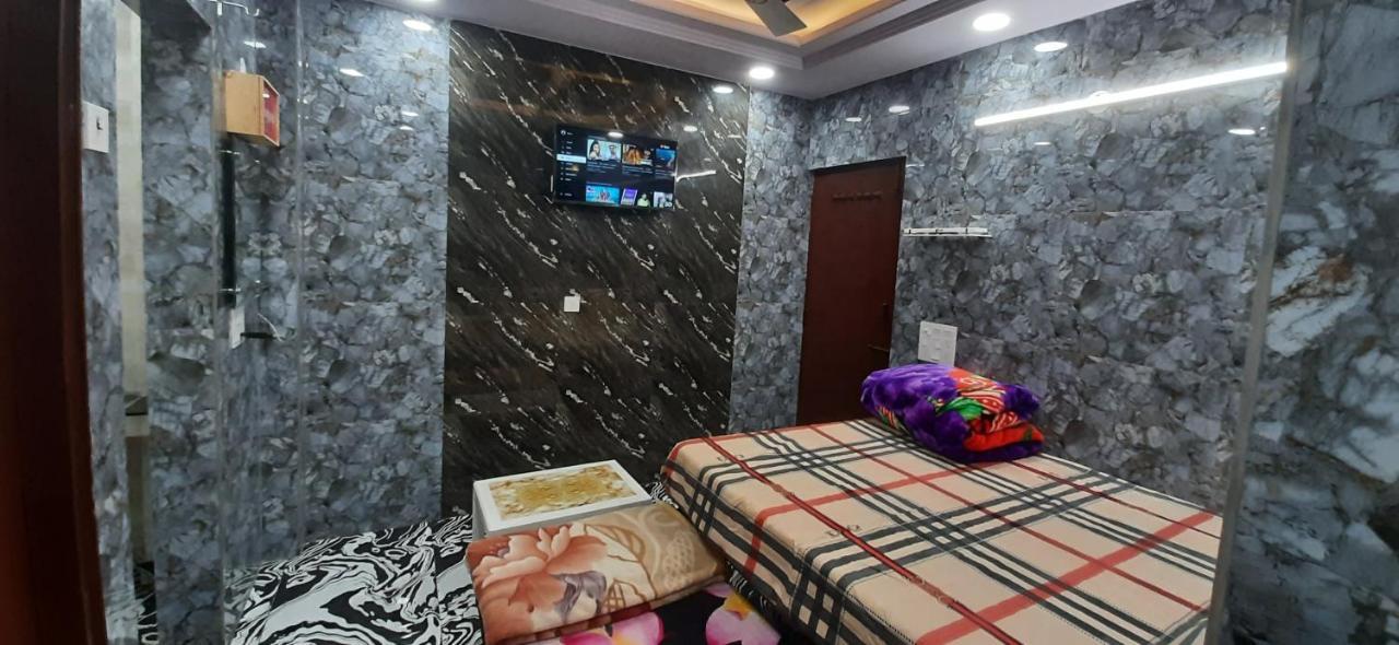 Aggarwal Luxury Room With Private Kitchen Washroom And Balcony Along With Fridge, Ac, Android Tv, Wifi In Main Lajpat Nagar Új-Delhi Kültér fotó