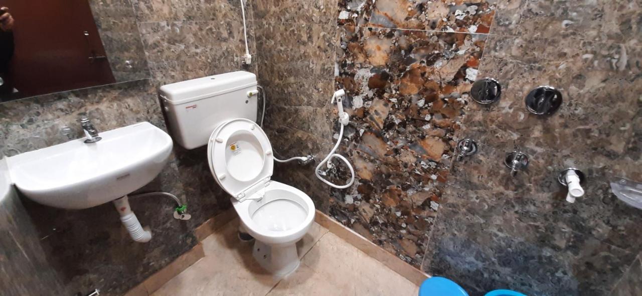 Aggarwal Luxury Room With Private Kitchen Washroom And Balcony Along With Fridge, Ac, Android Tv, Wifi In Main Lajpat Nagar Új-Delhi Kültér fotó