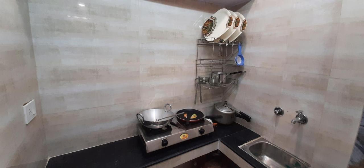 Aggarwal Luxury Room With Private Kitchen Washroom And Balcony Along With Fridge, Ac, Android Tv, Wifi In Main Lajpat Nagar Új-Delhi Kültér fotó