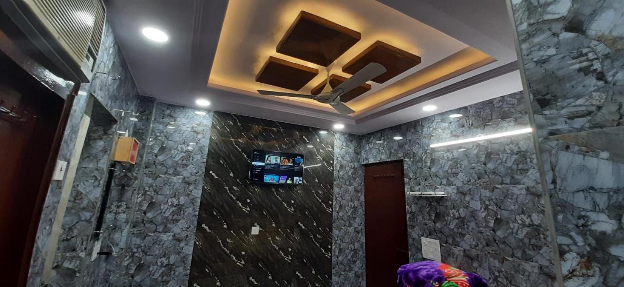 Aggarwal Luxury Room With Private Kitchen Washroom And Balcony Along With Fridge, Ac, Android Tv, Wifi In Main Lajpat Nagar Új-Delhi Kültér fotó